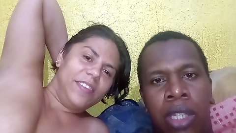 Blonde milf and ebony shemale have a great sex in the bedroom