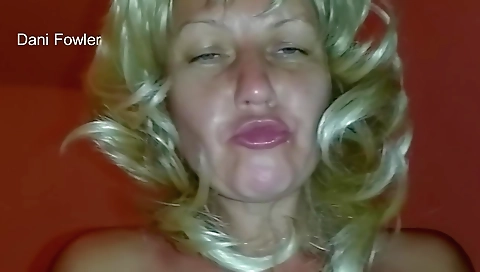 Mature brunette gets her pussy creampied by her boyfriend