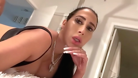 Latina gets cumshot in homemade big ass porn scene