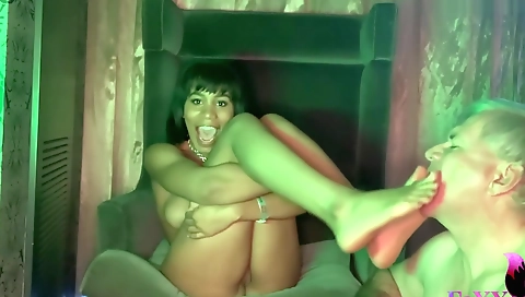 Amateur interracial sex video with a blonde and ebony teen