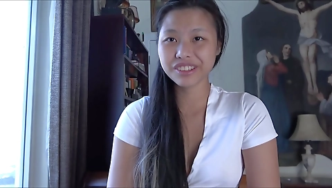 Reya neung and her friend have a good time with each other