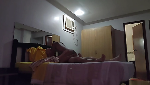 Ebony babe enjoys hardcore amateur interracial porn