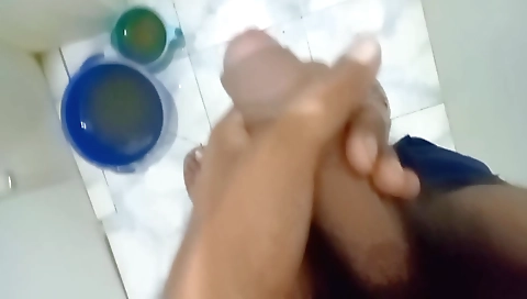 Ebony teen is getting her pussy fucked in a solo clip